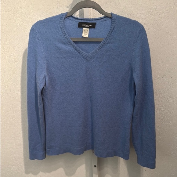 Jones New York Sweaters - Jones New York Women’s Blue Cashmere VNeck Sweater